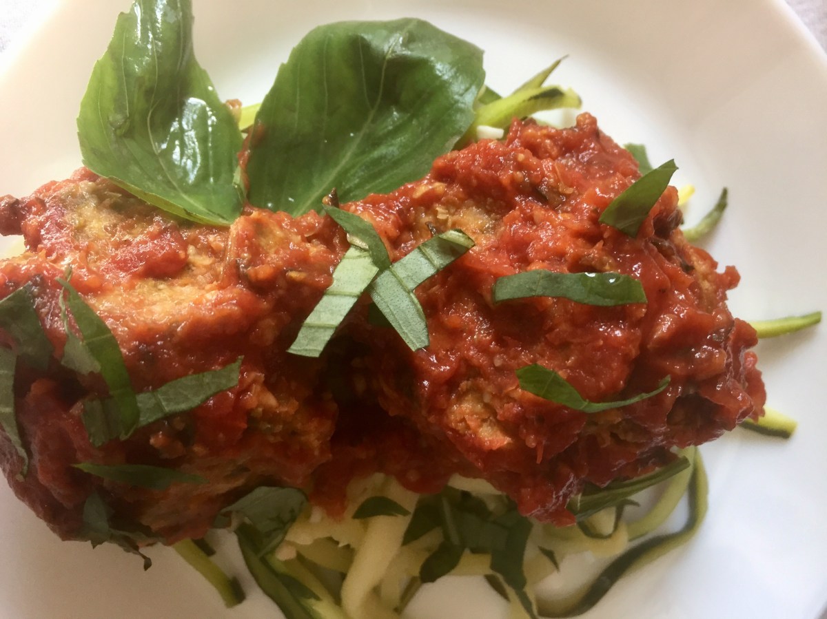 VeganMeatballs_withZucchiniSpaghetti_DONE